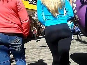 Great wiggling ass in black on the street Picture 7