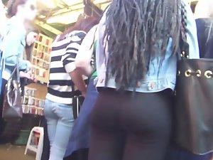 Black girl with dreadlocks got a big booty Picture 5