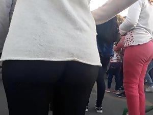 Ass wiggle while pulling tights caught by voyeur Picture 4