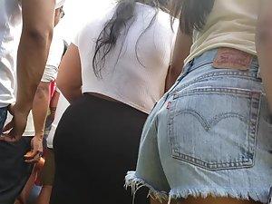 Skinny ass can't fill up loose shorts Picture 3