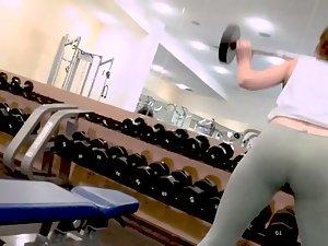 Hot ass and legs workout in the gym Picture 2