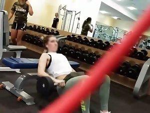 Hot ass and legs workout in the gym Picture 4