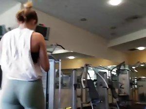 Hot ass and legs workout in the gym Picture 5