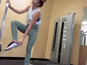 Hot ass and legs workout in the gym Picture 6
