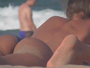 Hot ass covered with sand Picture 5