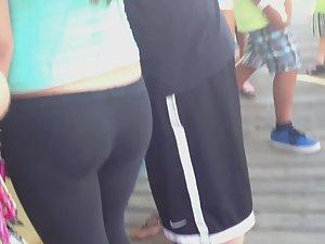 Hot ass in tights singled out in crowd Picture 8