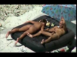 Zooming on sex on an air mattress Picture 5