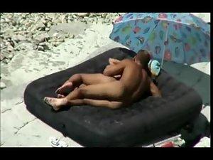 Zooming on sex on an air mattress Picture 8