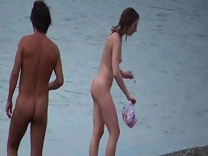 Skinny girl shampoos in the water Picture 8