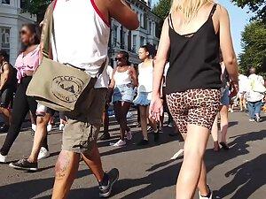 Firm buttocks move nicely in leopard shorts Picture 3