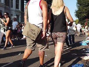 Firm buttocks move nicely in leopard shorts Picture 6