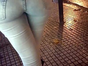 Mesmerizing ass spied on a rainy day Picture 5