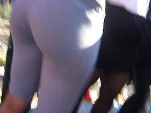 Quick close look at an epic bubble butt Picture 4
