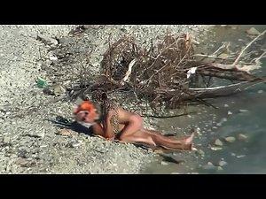 Spying on beach sex from a far away Picture 6