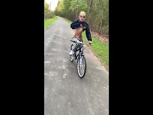 Flashing ass and tits on a bicycle Picture 5