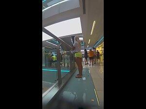 Sexiest girl of the entire shopping mall Picture 1