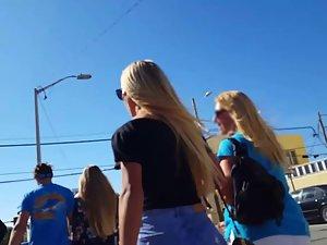 Fit girl with long golden hair Picture 4