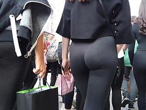 Voyeur focuses on hot ass in black leggings Picture 1