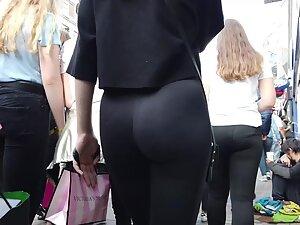 Voyeur focuses on hot ass in black leggings Picture 4