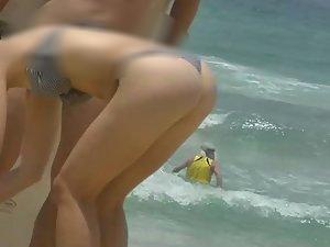 Accidental nudity on the beach Picture 4