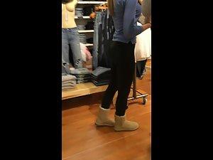 Peeping on teen sex bomb during shopping Picture 2