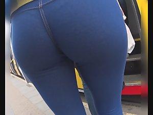 Thong visible through tight jeans Picture 4