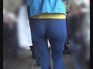 Thong visible through tight jeans Picture 6