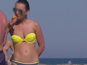 Sexy girl in matching colors on beach Picture 5