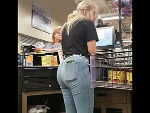 Cute shorty that works at the supermarket Picture 7