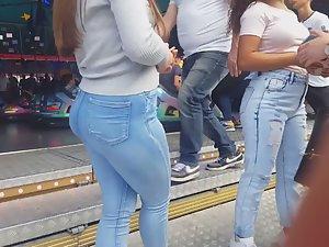 Hot chocolate girl and sexy white friend Picture 3