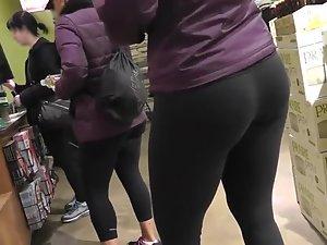 Privilege of standing behind her ass Picture 5