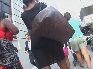 Hunting for ghetto booty Picture 1