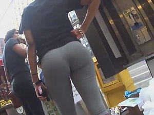 Hunting for ghetto booty Picture 7