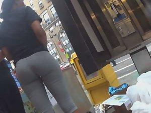 Hunting for ghetto booty Picture 8