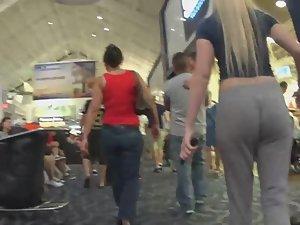 Blonde's ass is hot in loose sweatpants Picture 1