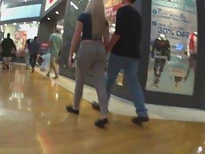 Blonde's ass is hot in loose sweatpants Picture 5