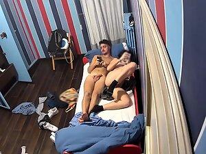 Hidden cam caught a guy that doesn't want to fuck Picture 5