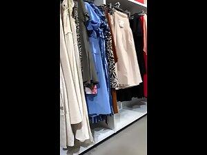 Impressive ass to waist ratio in jeans Picture 2