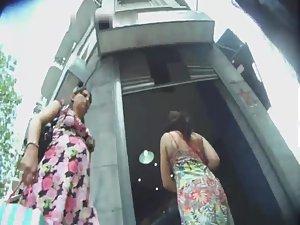 Sneaky upskirt view on the street Picture 4