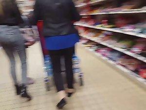 Hot mamma in tight washed out jeans Picture 3