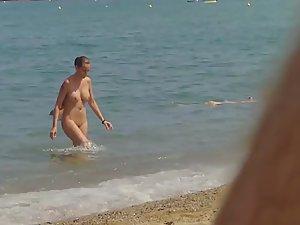 Checking out nudist woman's tattoo Picture 3