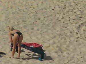 Three amazing bubble butts on beach Picture 7