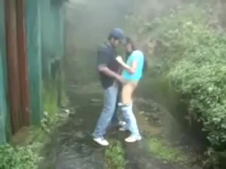 Daring couple fucking in the rain - Voyeur Videos