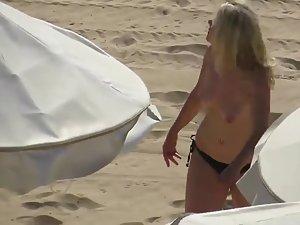 Milf spied while topless on a beach Picture 7