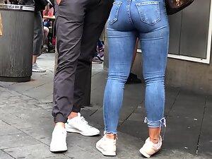 Stunning blonde got a hot bouncy butt in jeans Picture 8