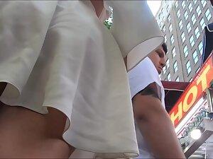 Upskirt of sexy rich girl on the street Picture 6