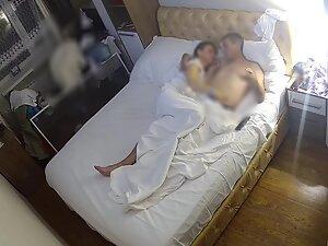 Spying on foreplay in bedroom and unplanned delay Picture 5