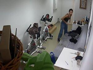 Spying on fit girl's small tits and tattoo Picture 4