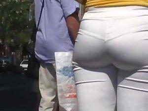 Following a big butt in white pants Picture 5