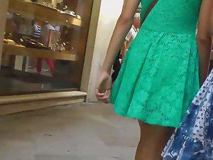 Impressive girl's upskirt on the street Picture 7